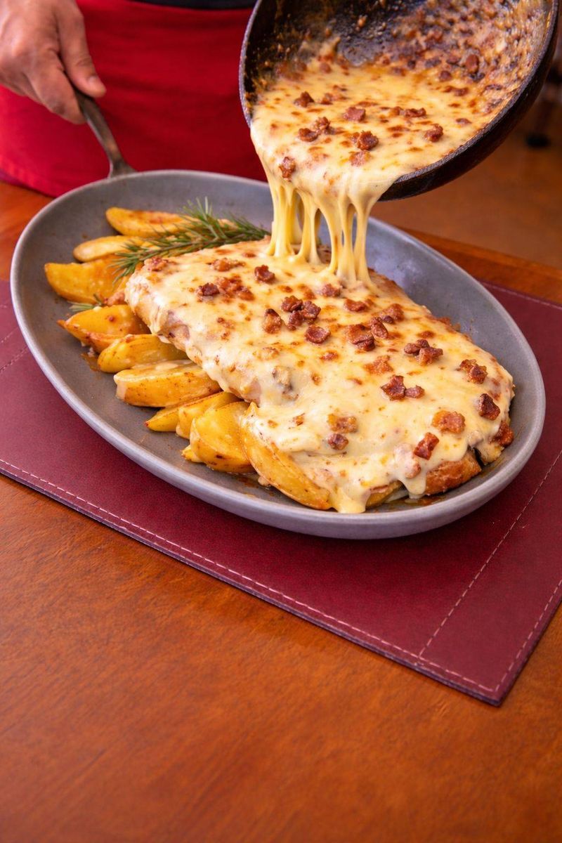 Sos Cheddar cu Cipsuri de Bacon